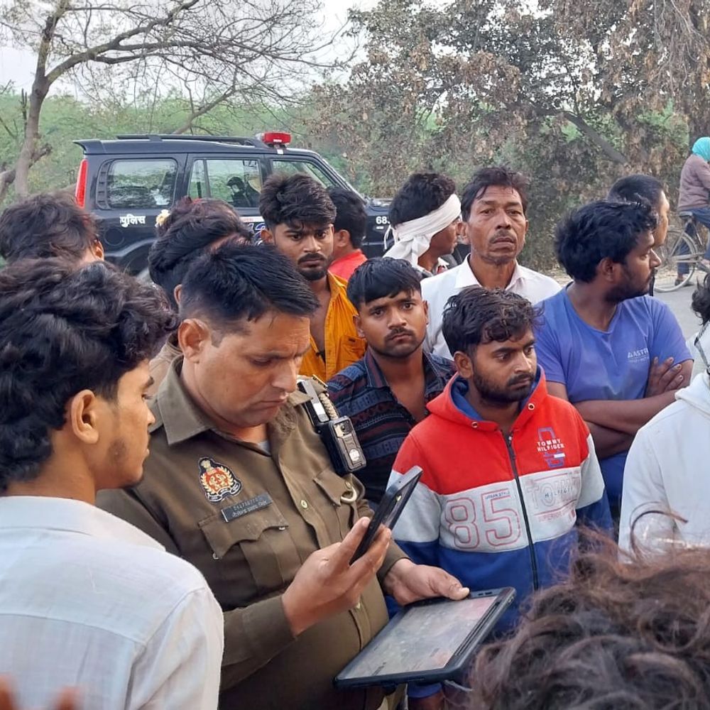 PRD गार्ड के पति ने सुसाइड किया:एटा में पेड़ के सहारे फंदा लगाया, गांव के लोगों ने लाश देखकर बुलाई पुलिस