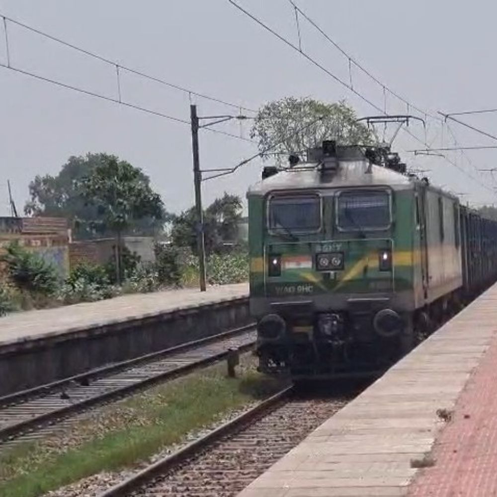 मथुरा में युवक ने ट्रेन के आगे कूदकर दी जान:संस्कृति विश्वविद्यालय के पास दिल्ली-आगरा ट्रैक पर हादसा, मौके पर मौत