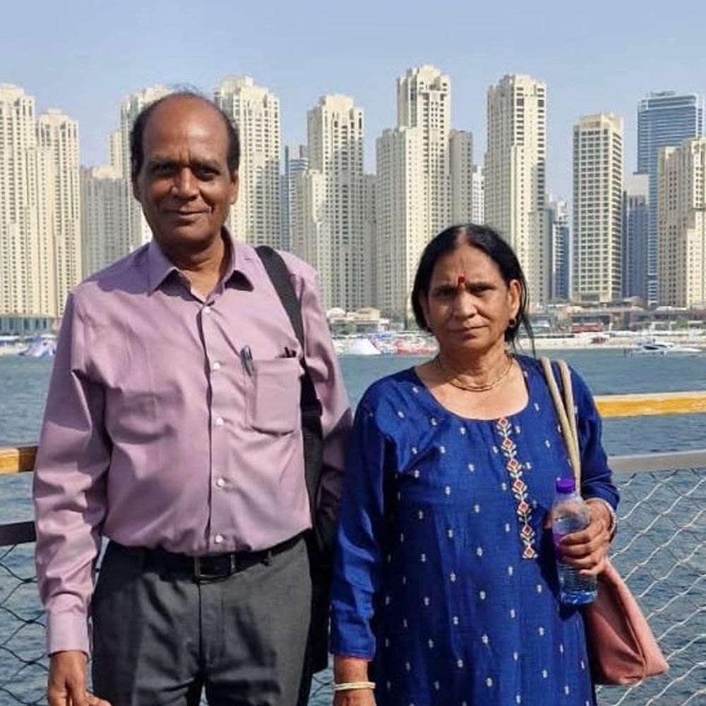 दुबई में 'कैद' हुई गोल्डन जुबली की खुशियां:अनूपशहर के प्रबंधक दंपती 7 दिन बाद भारत लौटे, होटल में फंसे थे