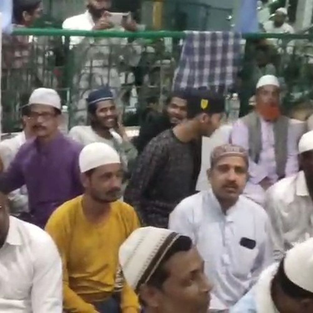 उन्नाव की जन्नतुल मस्जिद में तरावीह मुकम्मल:15 रमज़ान की रात 30 पारों का कुरआन शरीफ पूरा हुआ