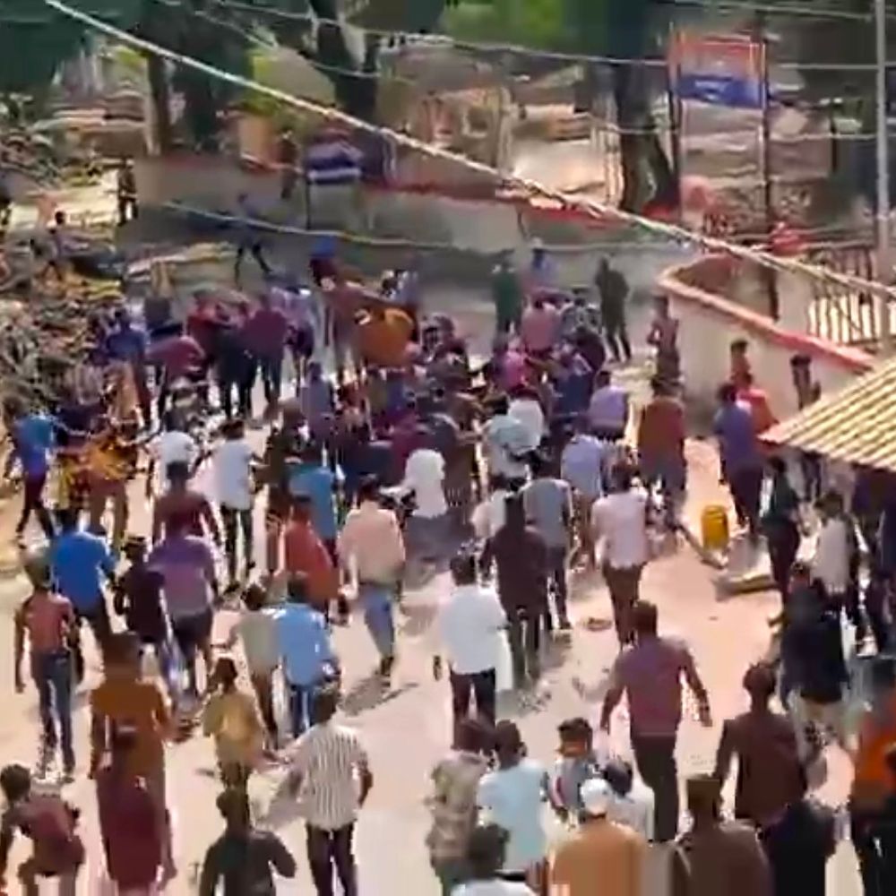 होली विवाद के बाद पुलिस कार्रवाई से व्यापारी नाराज:हिरासत में लिए युवकों से मारपीट का आरोप, विरोध प्रदर्शन