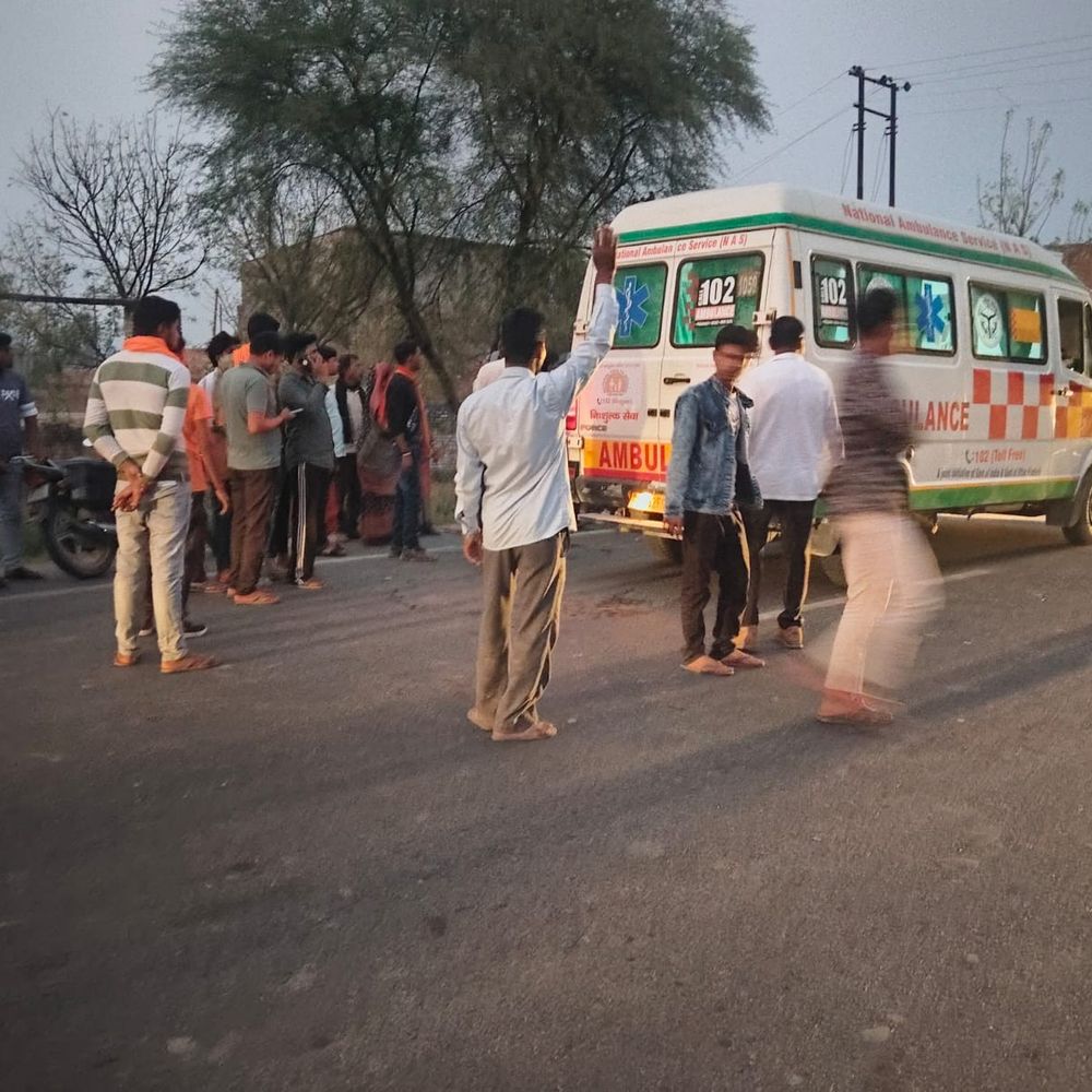 दो बाइक की टक्कर में दो युवकों की मौत:रायबरेली में तेज रफ्तार में आमने-सामने से हुआ हादसा, परिवार में पसरा मातम