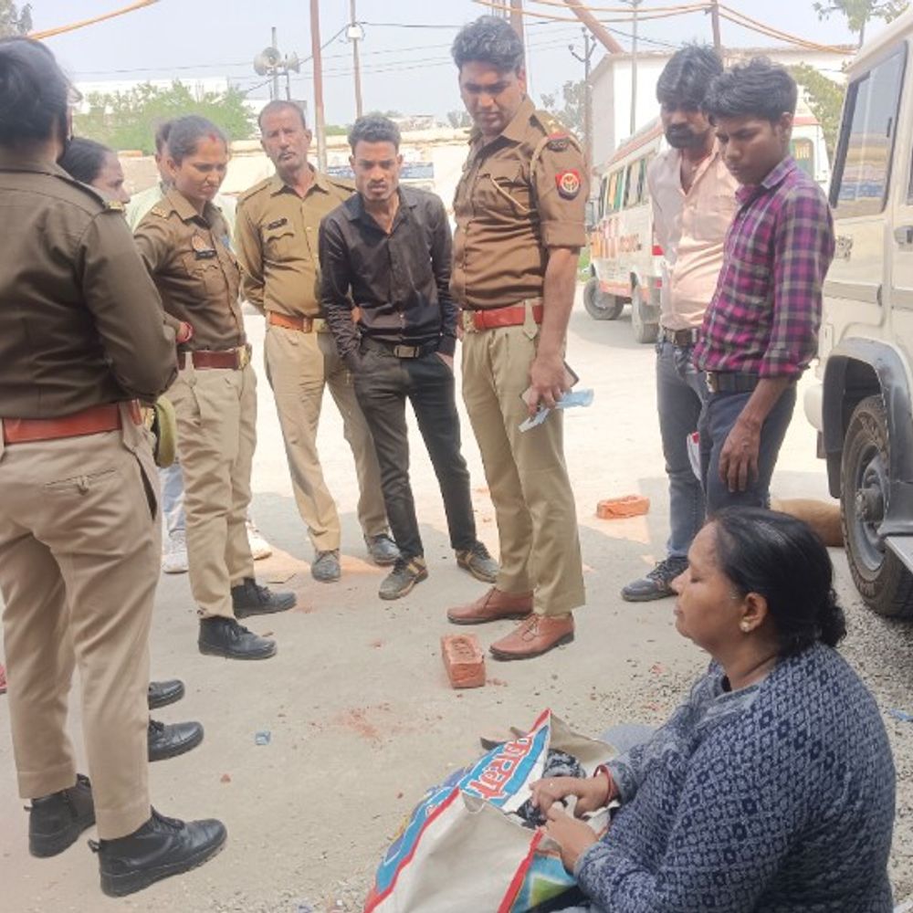शाहजहांपुर में एसपी ऑफिस में महिला फरियादी की बिगड़ी तबीयत:पुलिस ने अस्पताल पहुंचाया, महिला ने इलाज से किया इनकार, मनाती रही पुलिस