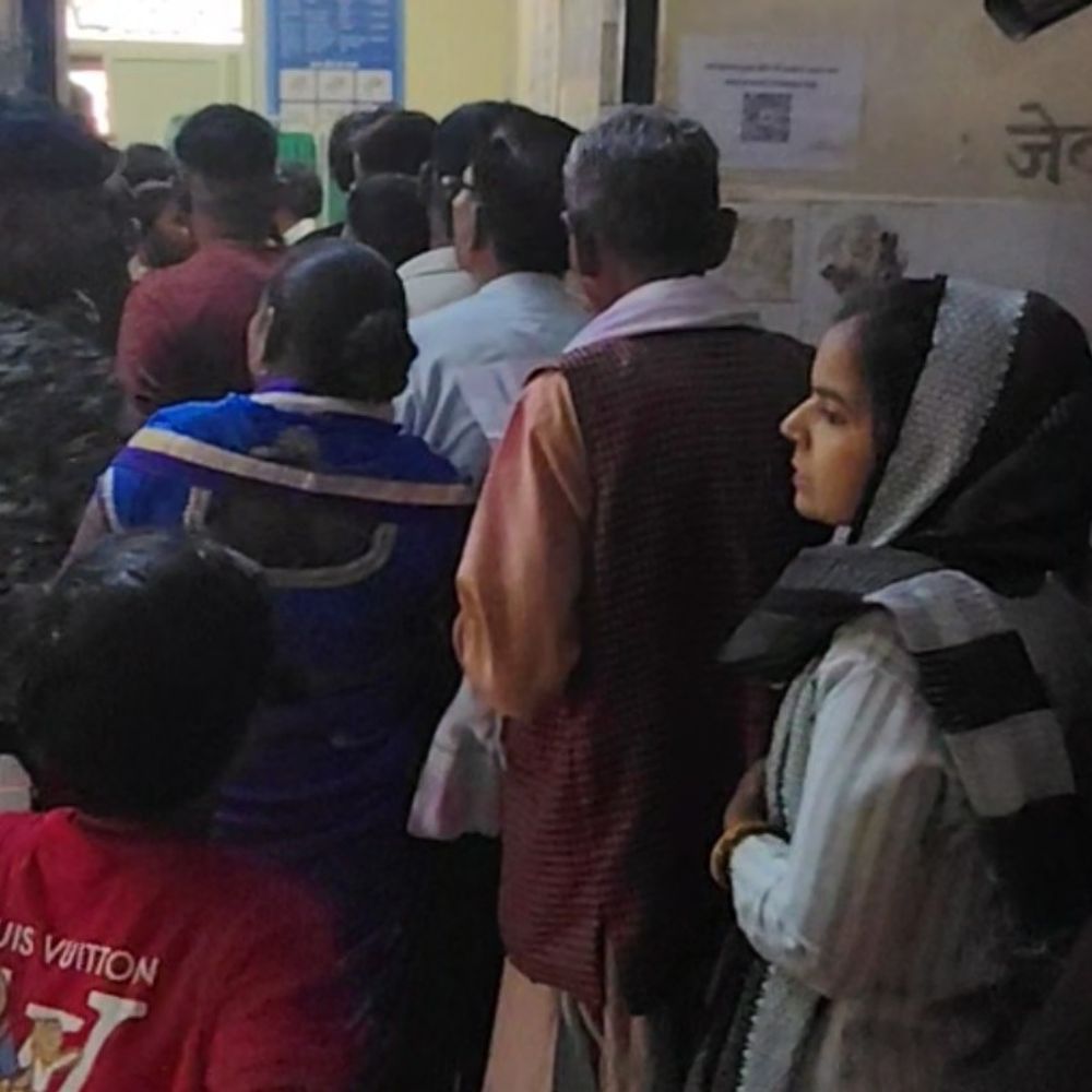 हाथरस में बढ़ा कुत्तों का आतंक:जिला अस्पताल में एंटी-रेबीज इंजेक्शन लगवाने 300 से ज्यादा मरीज पहुंचे