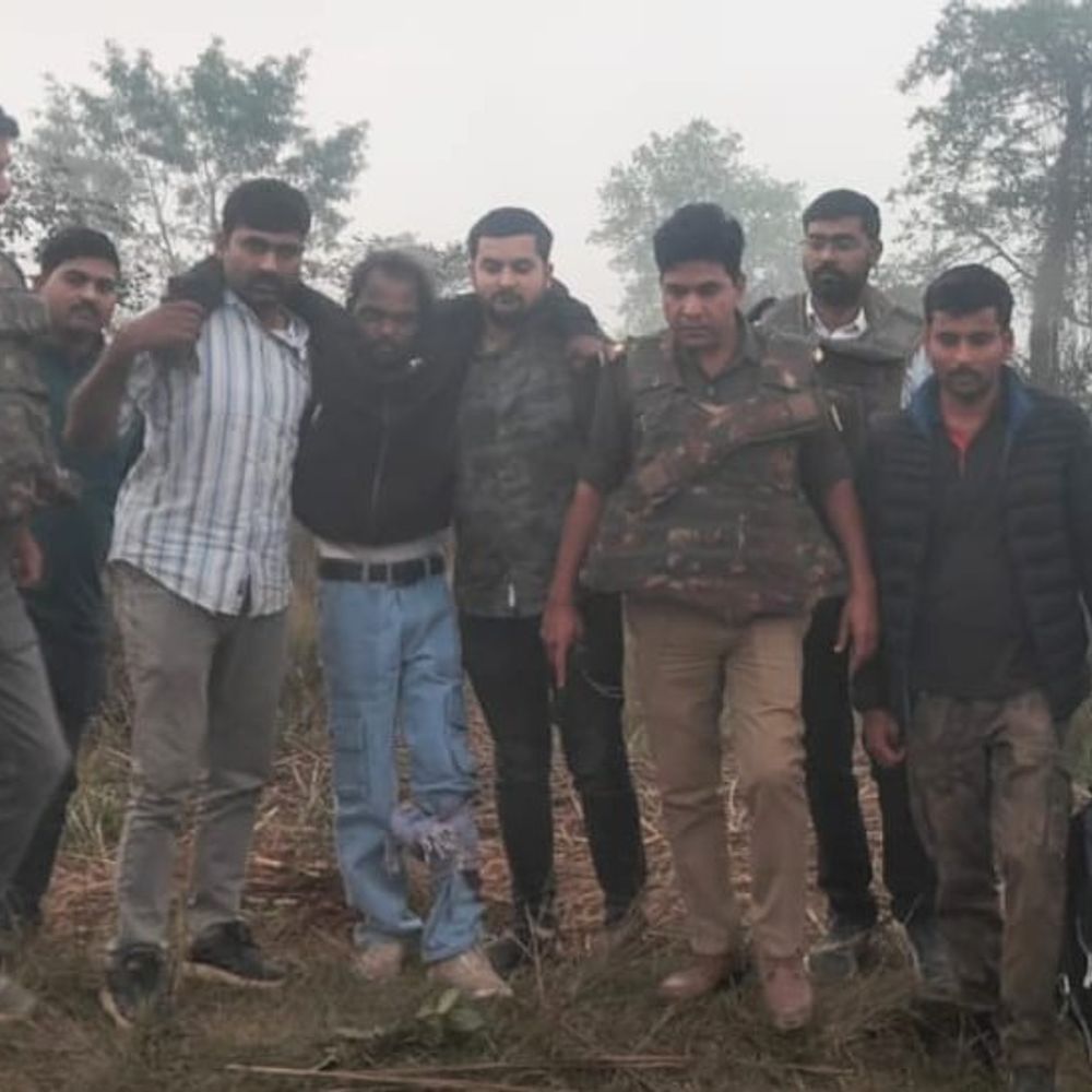 छात्रा की हत्या का आरोपी मुठभेड़ में गिरफ्तार:बस्ती पुलिस ने पैर में गोली मारकर दबोचा, घर में घुसकर किया था मर्डर