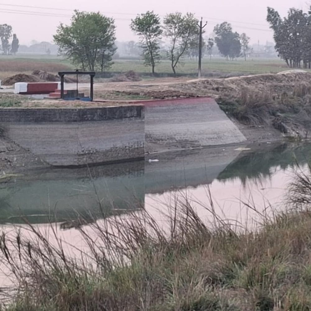 सरयू नहर में डूबकर दो सगी बहनों की मौत:बलरामपुर में बचाने के लिए कूदी थी बड़ी बहन