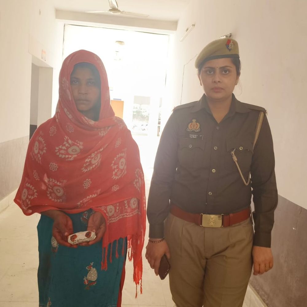 पत्नी ने प्रेमी के साथ मिलकर पति की हत्या की:अमरोहा में गला घोंटकर मारा, शव पंखे से लटकाया