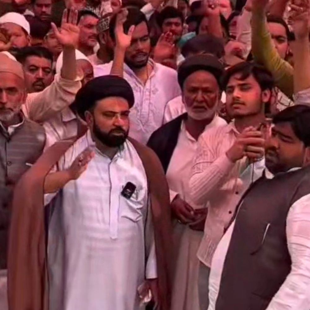 संभल में शिया समुदाय ने जताया आक्रोश:ईरान के सुप्रीम लीडर खामेनेई की मौत पर श्रद्धांजलि दी