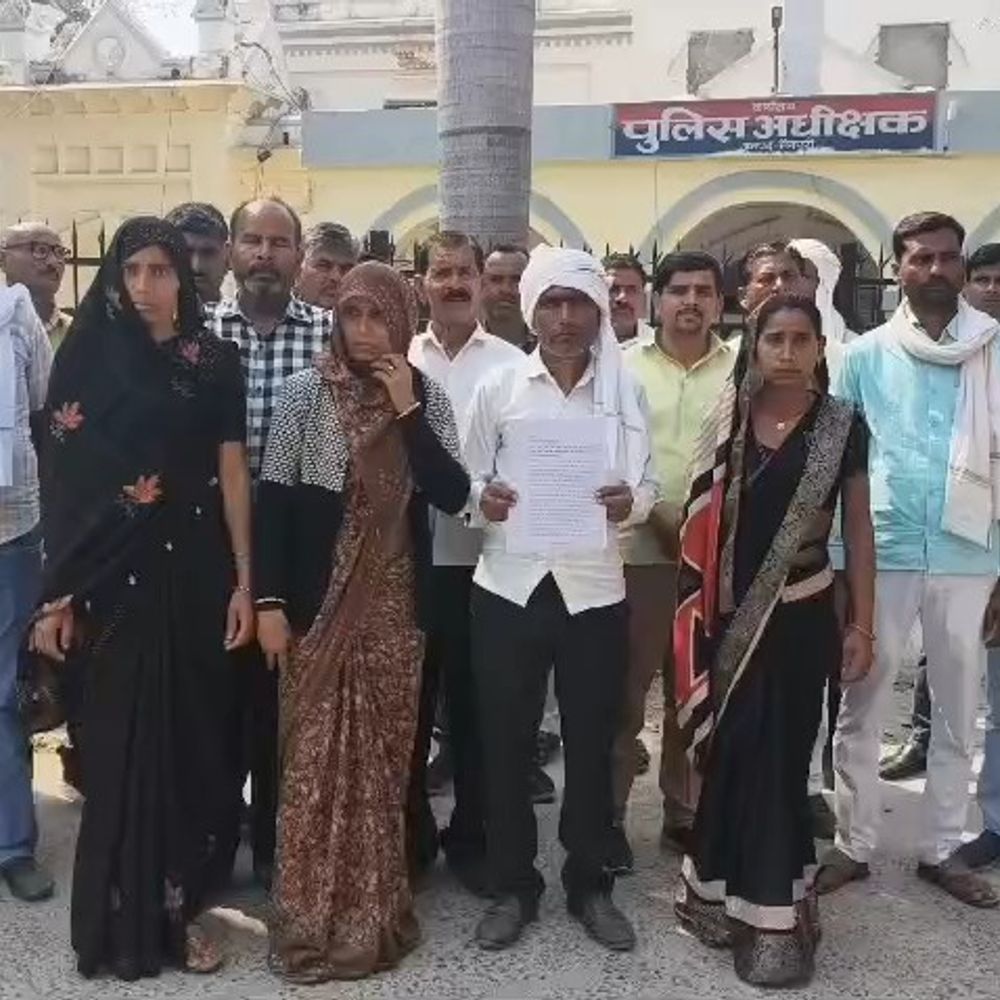 मैनपुरी में भाई की हत्या: पत्नी और प्रेमी पर आरोप:होली पर घर लौटते युवक का शव मिला, परिवार ने की जांच की मांग