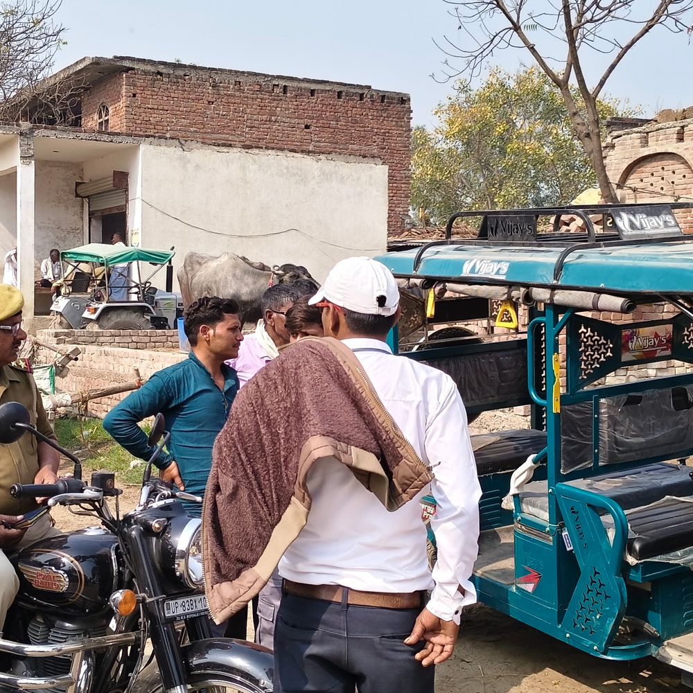 ई-रिक्शा की टक्कर से 5 वर्षीय अर्जुन की मौत:फर्रुखाबाद में ई-रिक्शा का पहिया मासूम के ऊपर से गुजरा, सड़क पार करते समय हादसा