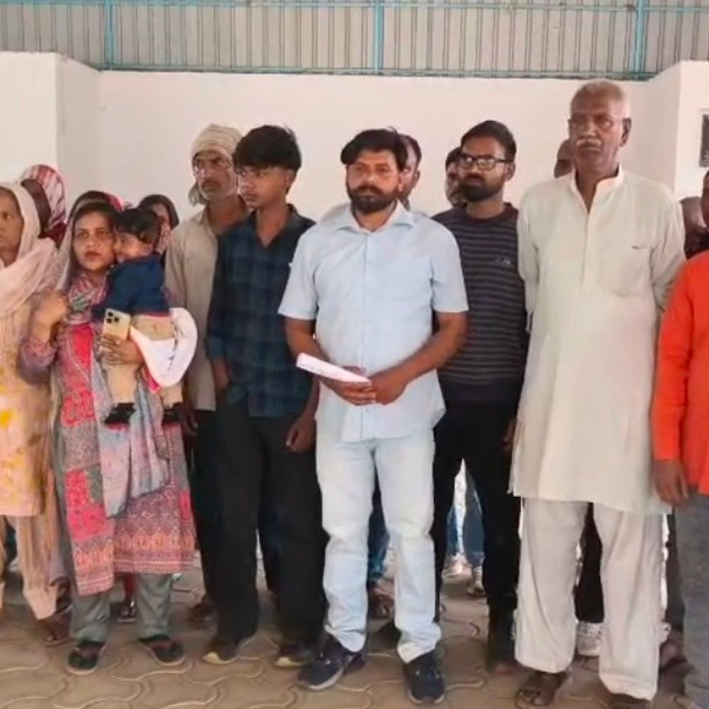 सहारनपुर में SSP दफ्तर पर ग्रामीणों का हंगामा:गांव में स्मैक कारोबार बंद कराने की मांग, पुलिस पर मिलीभगत का आरोप