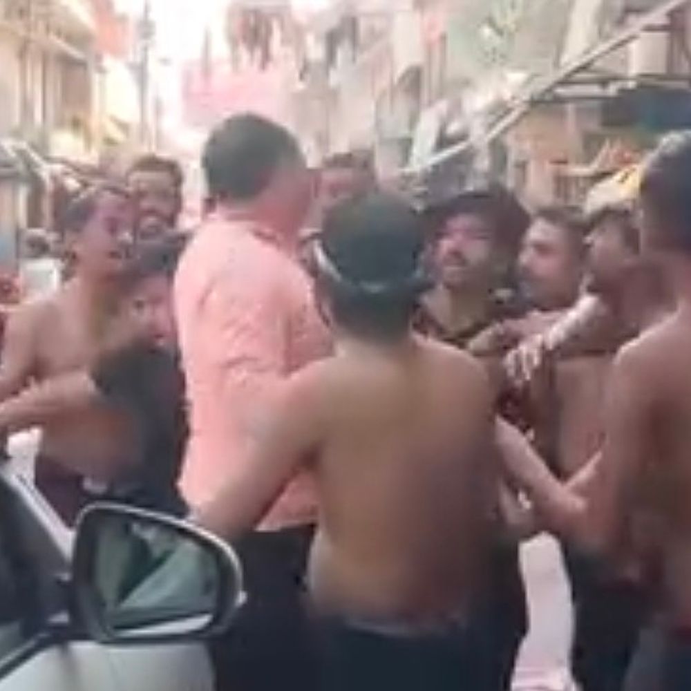 प्रतापगढ़ में होली पर हुड़दंग, राहगीरों से मारपीट:डीजे की धुन पर वाहनों में तोड़फोड़, पिटाई का VIDEO आया सामने