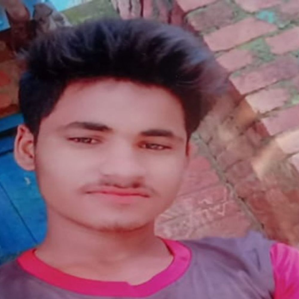 शाहजहांपुर में युवक का शव फंदे पर लटका मिला:होलिका दहन के लिए लकड़ी काटने पर मिली थी धमकी, हत्या का आरोप