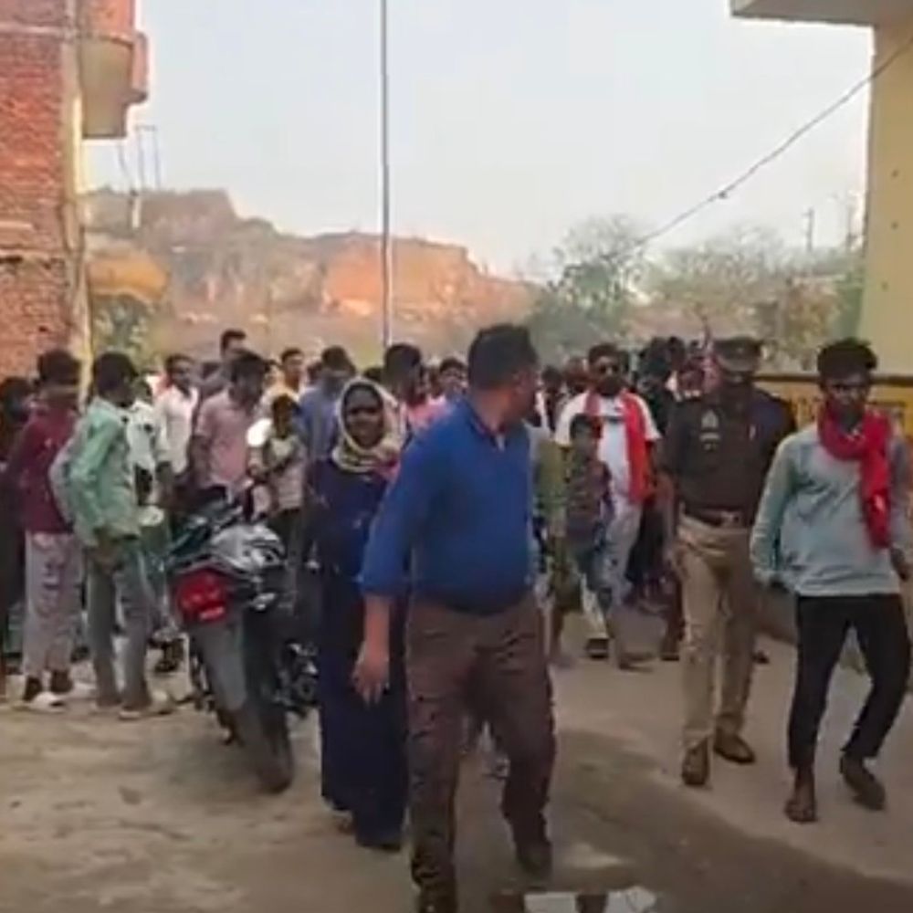 साईं मंदिर के पास बच्चे को उठाने की कोशिश:रेनूकोट में लड़के ने दांत काटा, पकड़ ढीली होने पर भागा; युवक पकड़ाया