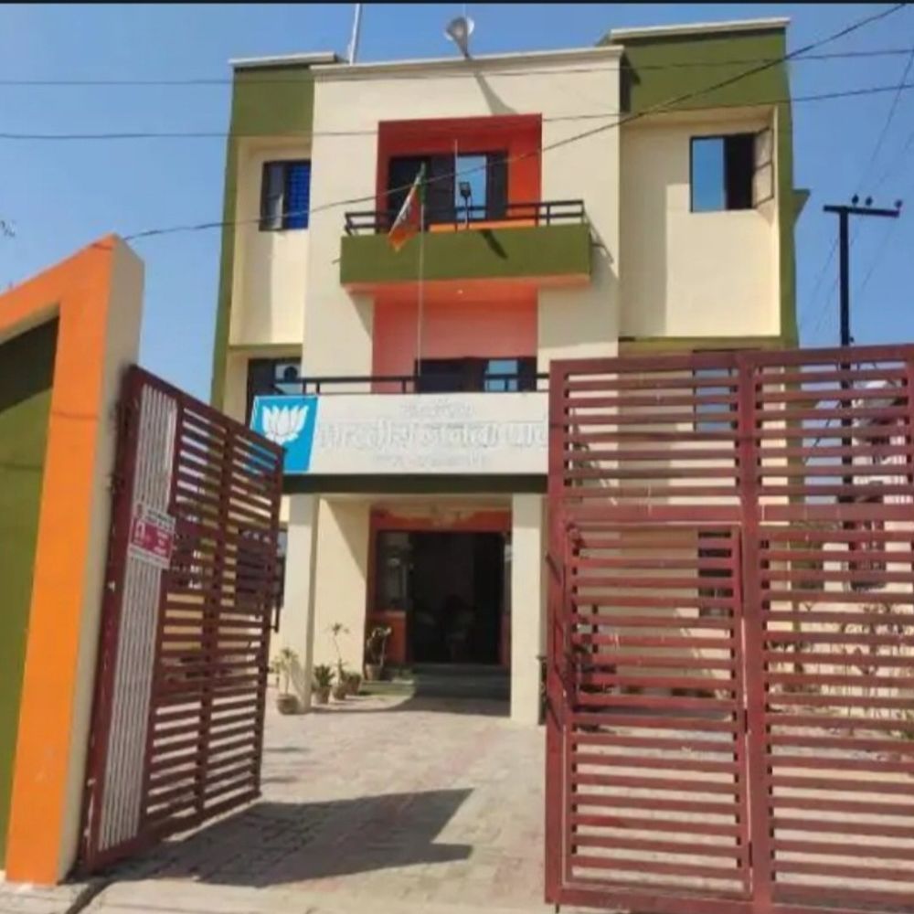 अम्बेडकरनगर में बीजेपी जिलाध्यक्ष की कुर्सी को लेकर सस्पेंस बरकरार:गुटबाजी के चलते प्रदेश नेतृत्व नहीं बना पा रहा सहमति, दिल्ली-लखनऊ तक खींची डोर