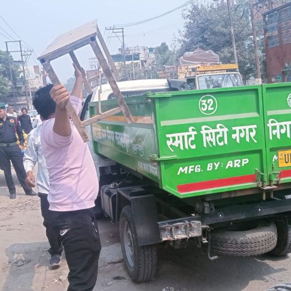 सहारनपुर में अतिक्रमण पर निगम का अभियान:100 दुकानों से हटवाया सामान, दस पर लगाया 5400 जुर्माना