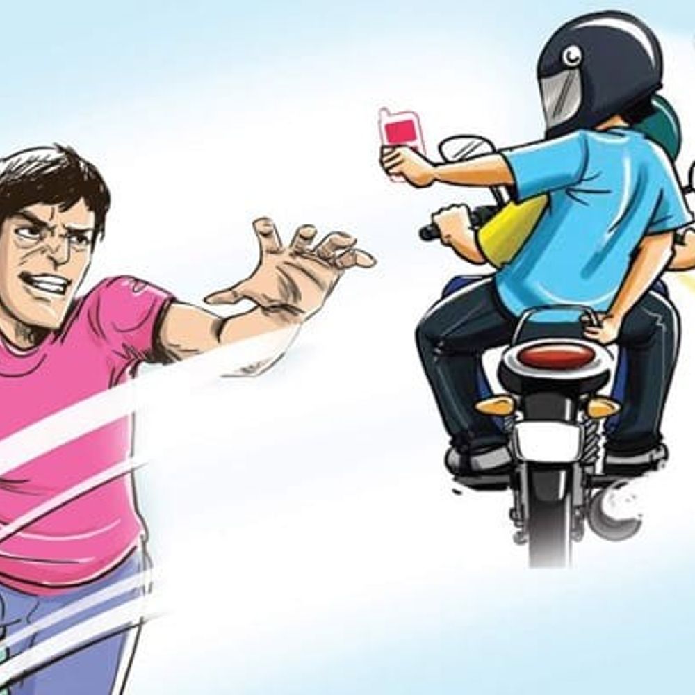 आगरा में दो बदमाशों ने की मोबाइल स्नैचिंग:भागते बदमाशों को पीड़ित ने धर दबोचा, हाथापाई में तीन घायल