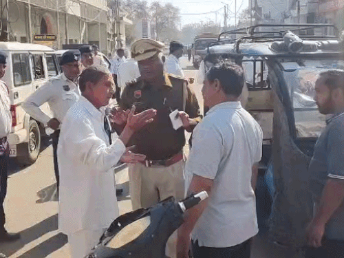 भिवानी रेलवे स्टेशन के बाहर जाम को लेकर कार्रवाई:  ट्रैफिक पुलिस ने डेढ़ दर्जन ऑटो के काटे चालान, एक सप्ताह का अल्टीमेटम – Bhiwani News