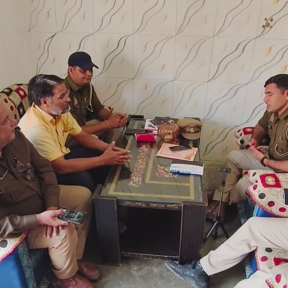 यूजीसी नियमों के विरोध में दिल्ली जा रहे नेता रोके:पुलिस ने फिरोजाबाद में घर पर ही किया नजरबंद