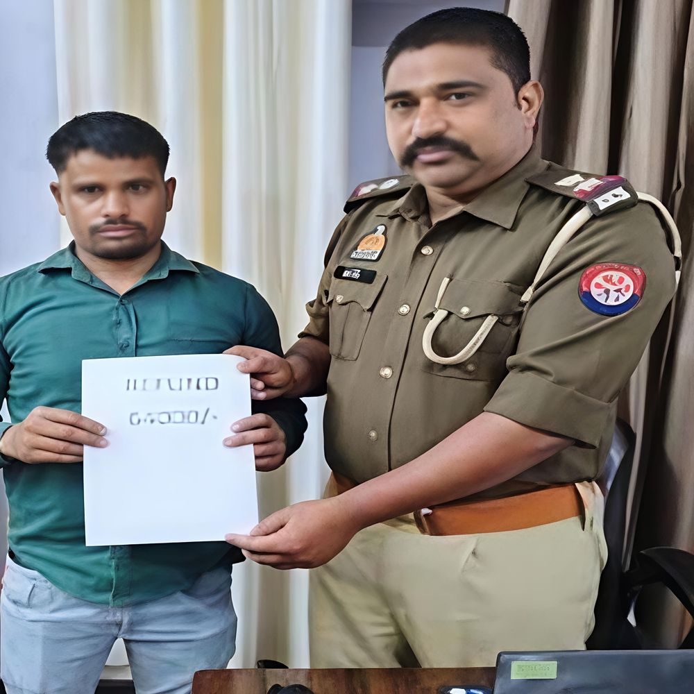 मैनपुरी पुलिस ने साइबर ठगी का खुलासा किया:ठगी के 64 हजार रुपए वापस दिलाए, पीड़ित के चेहरे पर लौटी मुस्कान