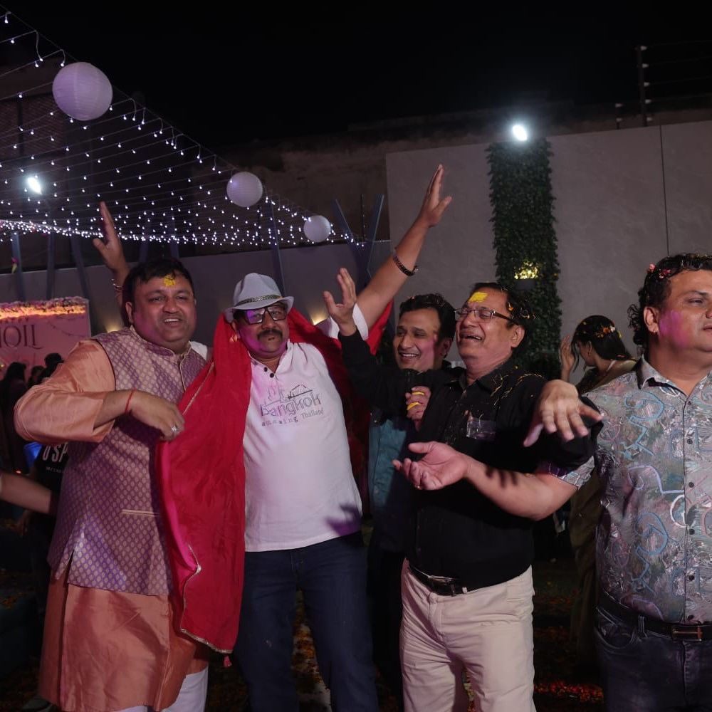 कासगंज-एटा सर्राफा एसोसिएशन ने मनाया होली मिलन समारोह:निजी होटल में कारोबारी परिवार सहित हुए शामिल