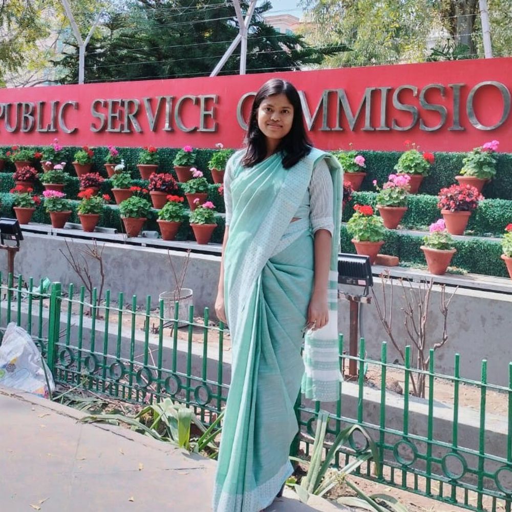 जालौन के शैलेश और निकेता ने यूपीएससी परीक्षा पास की:शैलेश को 877वीं, निकेता को 473वीं रैंक; परिवार व क्षेत्र में खुशी