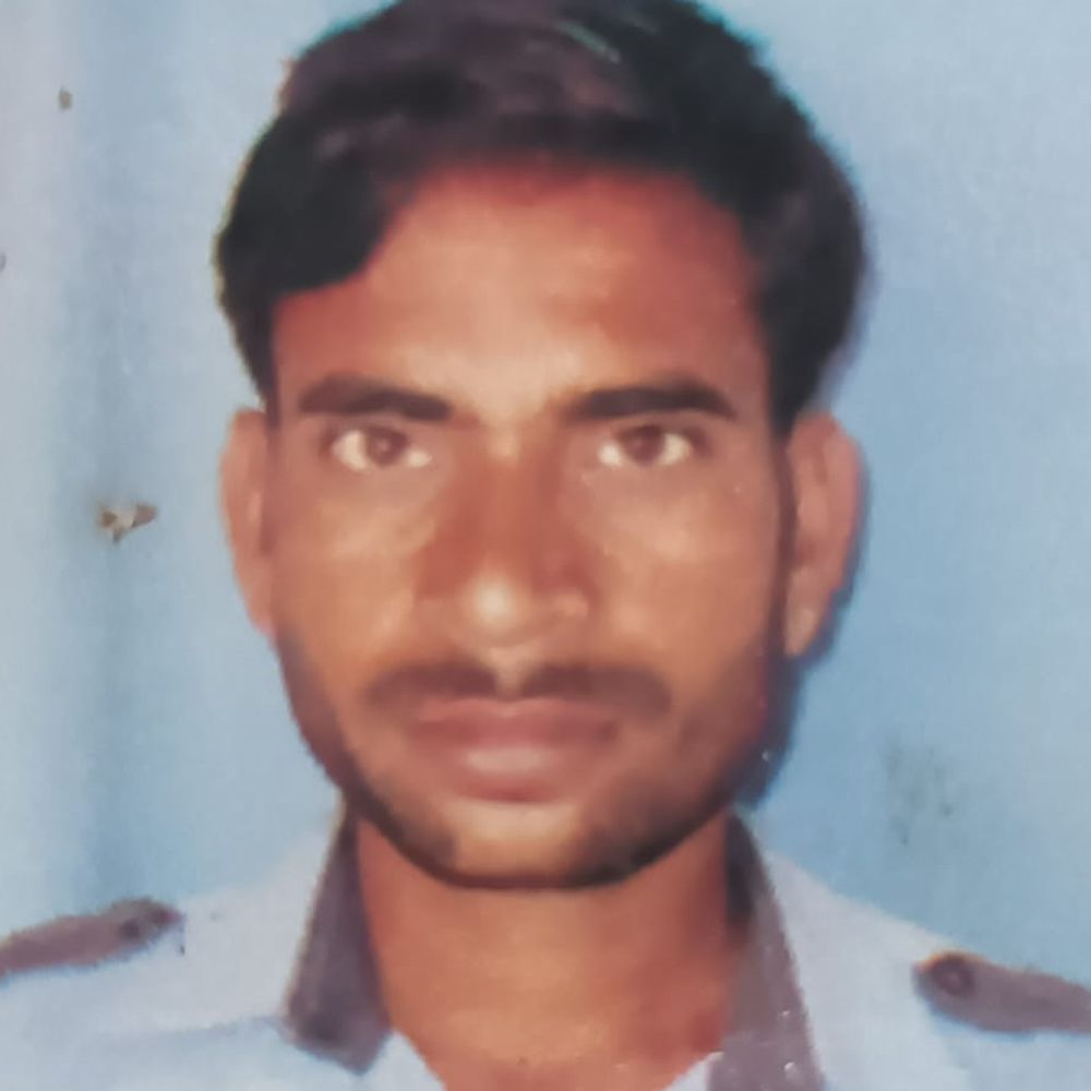 संभल में युवक की हादसे में मौत:ट्रैक्टर ने बाइक को टक्कर मारी, छोटे भाई की पत्नी के साथ लौट रहे थे घर