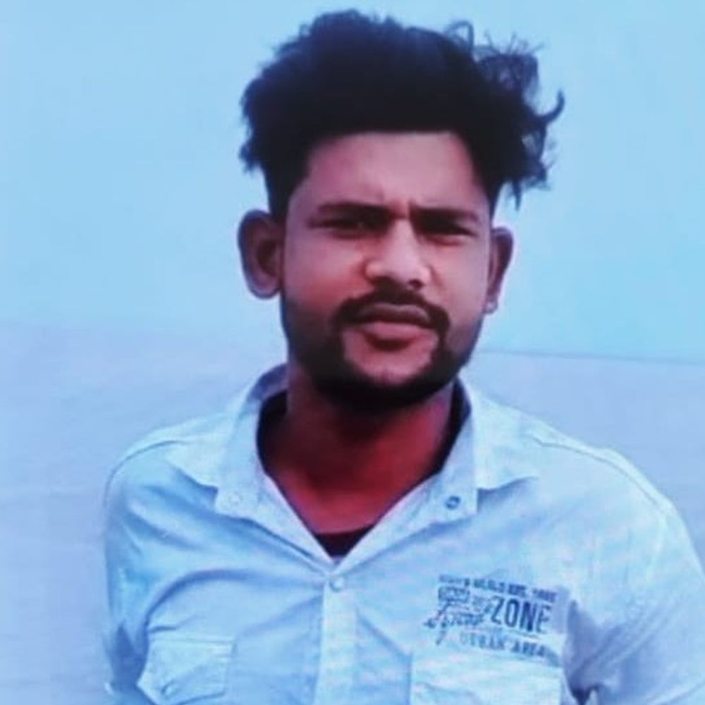 उन्नाव में कबाड़ी की संदिग्ध हालत में मौत:लोहे के एंगल पर गमछे से लटका मिला शव, 3 मार्च से लापता था