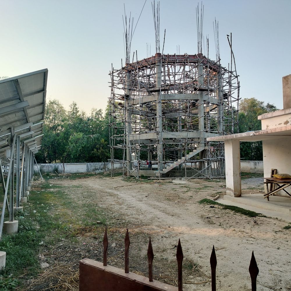 अयोध्या में 424 लाख की पानी टंकी अधूरी:ग्रामीणों को स्वच्छ जल नहीं मिला, 2024 तक पूरा होने का दावा अधूरा, ग्रामीण परेशान