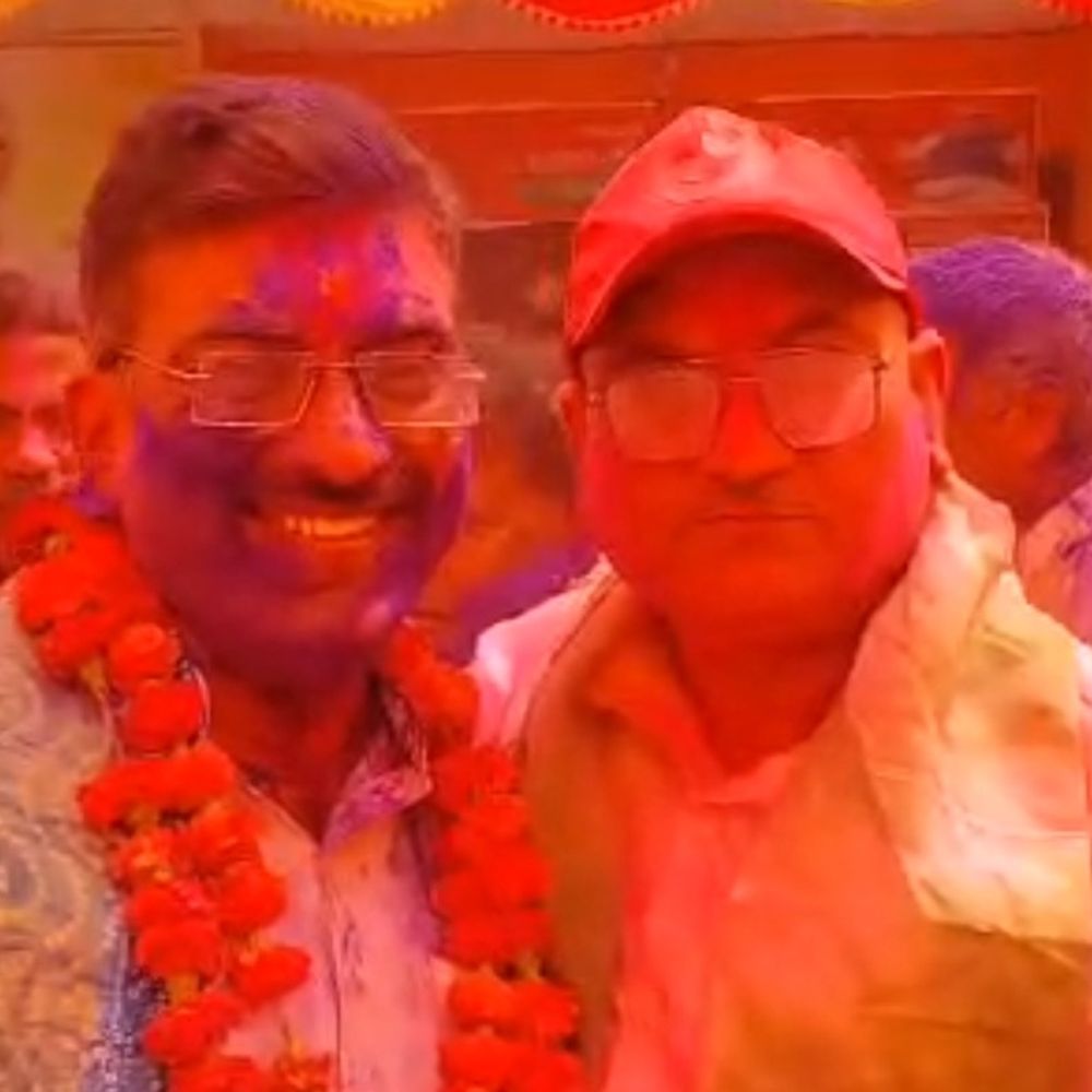 भाजपाइयों ने फूलों, रंग और गुलाल से खेली होली:जिलाध्यक्ष और विधायक सहित कई नेता समारोह में शामिल हुए