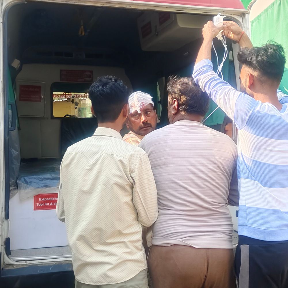 ट्राला ने बाइक सवार को रौंदा, मौत:कानपुर देहात में एक अन्य घायल, चालक-परिचालक मौके से फरार