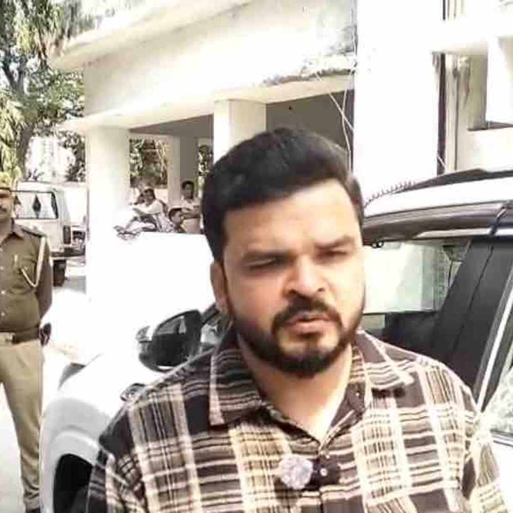 रामपुर डीएम ने पेट्रोल-डीजल कमी की अफवाहें खारिज कीं:कहा- आपूर्ति सामान्य, भ्रामक खबर फैलाने वालों पर होगी कड़ी कार्रवाई