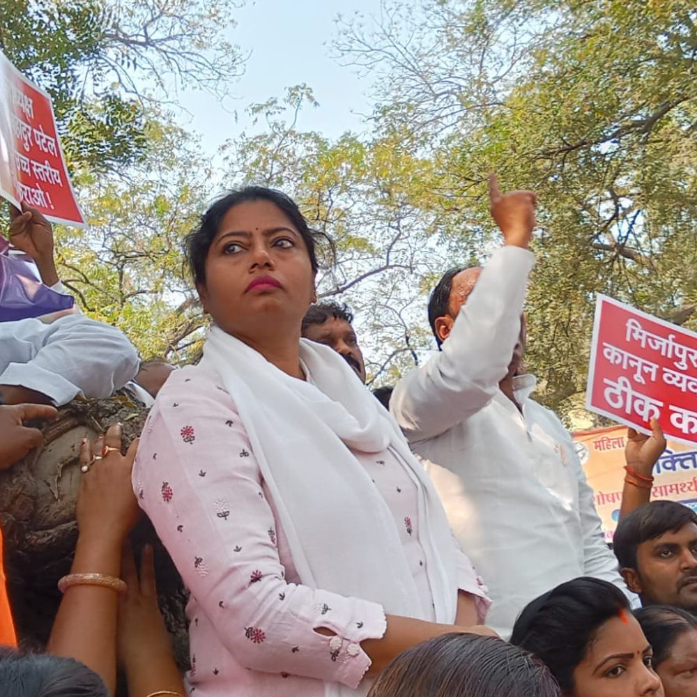 पल्लवी पटेल मिर्जापुर में डीएम को बुलाने पर अड़ीं:पार्टी जिलाध्यक्ष श्याम बहादुर पटेल की गिरफ्तारी की जांच की मांग