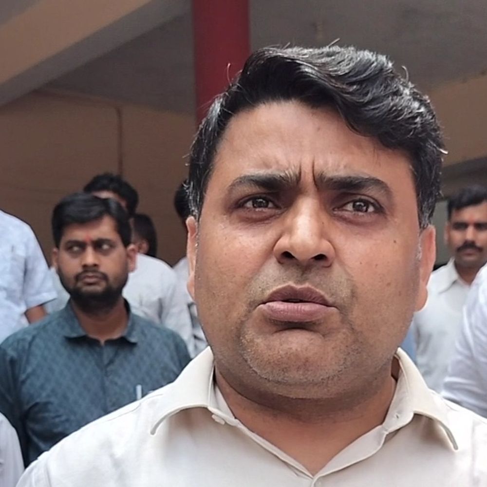 मिल्कीपुर में समाधान दिवस पर 99 शिकायतें:कागजों में निस्तारण दिखाने पर एडीएम नाराज, अधिकारियों को लगाई फटकार