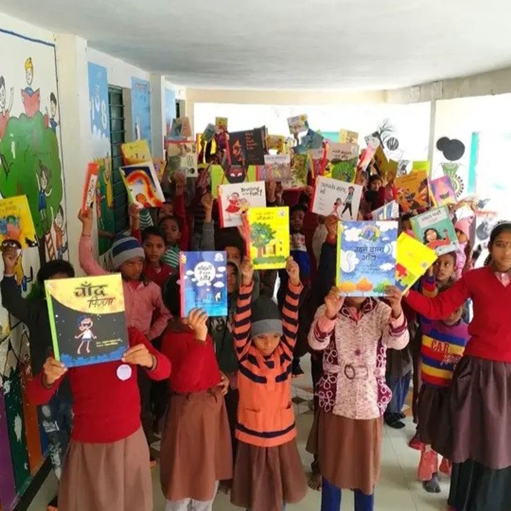 शिक्षा विभाग को 6 लाख किताबें मिलीं:संतकबीर नगर में अब सीधे विद्यालयों में भेजी जाएंगी, पहले बीआरसी जाती थी