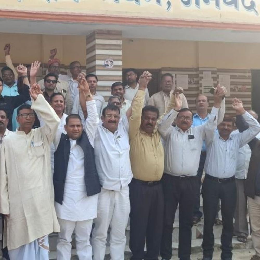 टेट अनिवार्यता के विरोध में शिक्षकों की बैठक:देवरिया में आंदोलन की रूपरेखा तय, देशभर में होगा संघर्ष