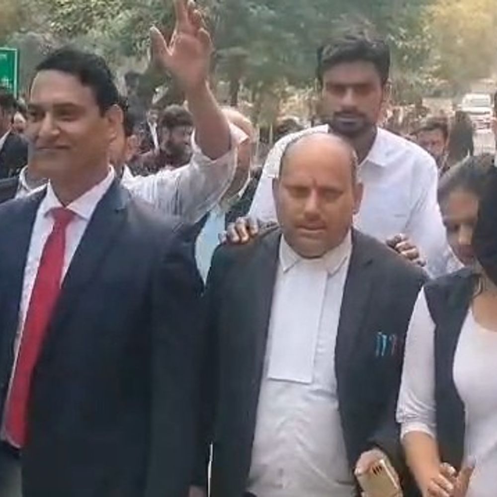 वकीलों ने कोर्ट बंद कर हाईकोर्ट बेंच की मांग की:पश्चिमी यूपी में 50 साल पुरानी मांग पर आर-पार की लड़ाई का ऐलान