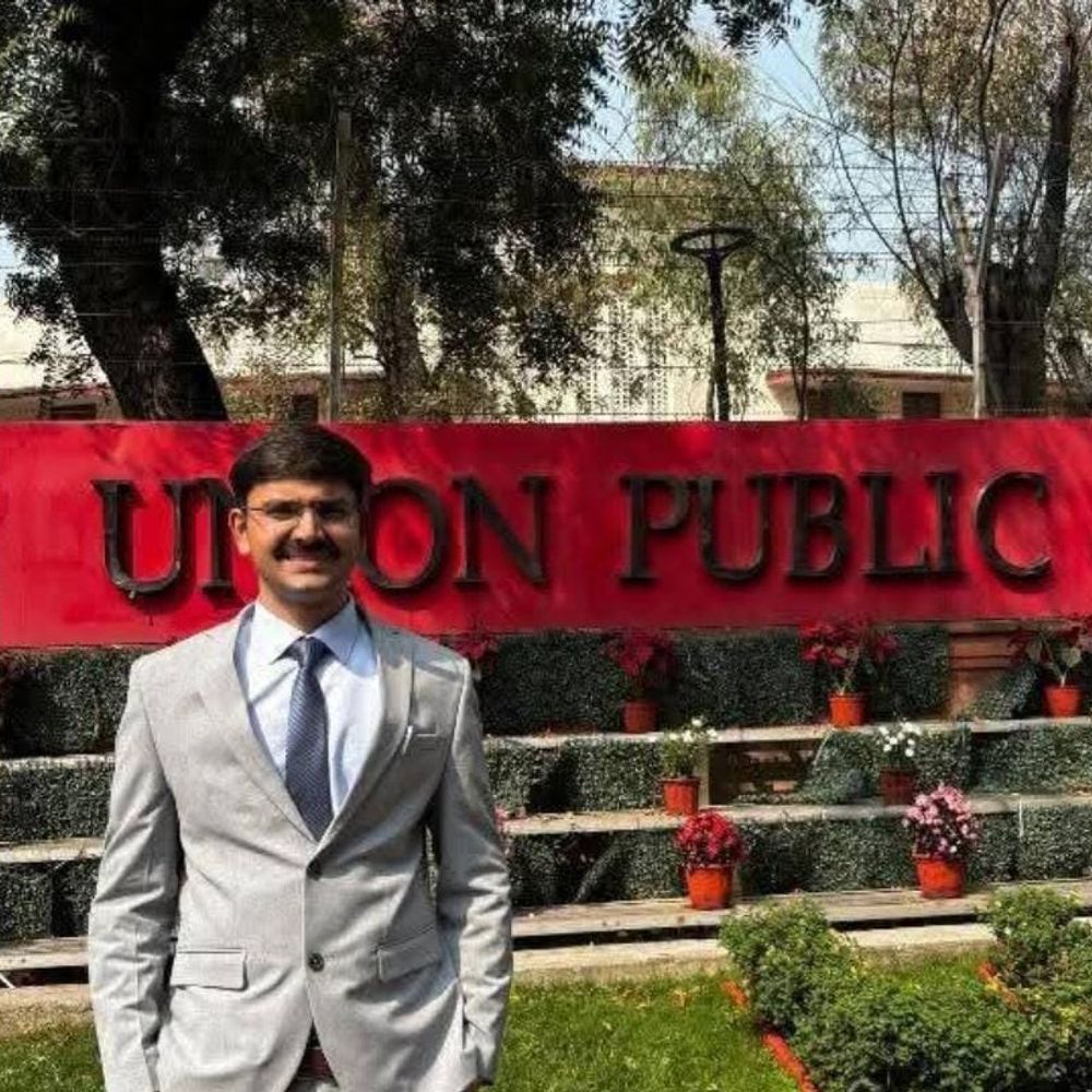 अम्बेडकरनगर के पुरु दुबे ने क्रैक किया UPSC परीक्षा:तीसरे प्रयास में 86वीं रैंक हासिल की, पिता हैं प्रधानाचार्य