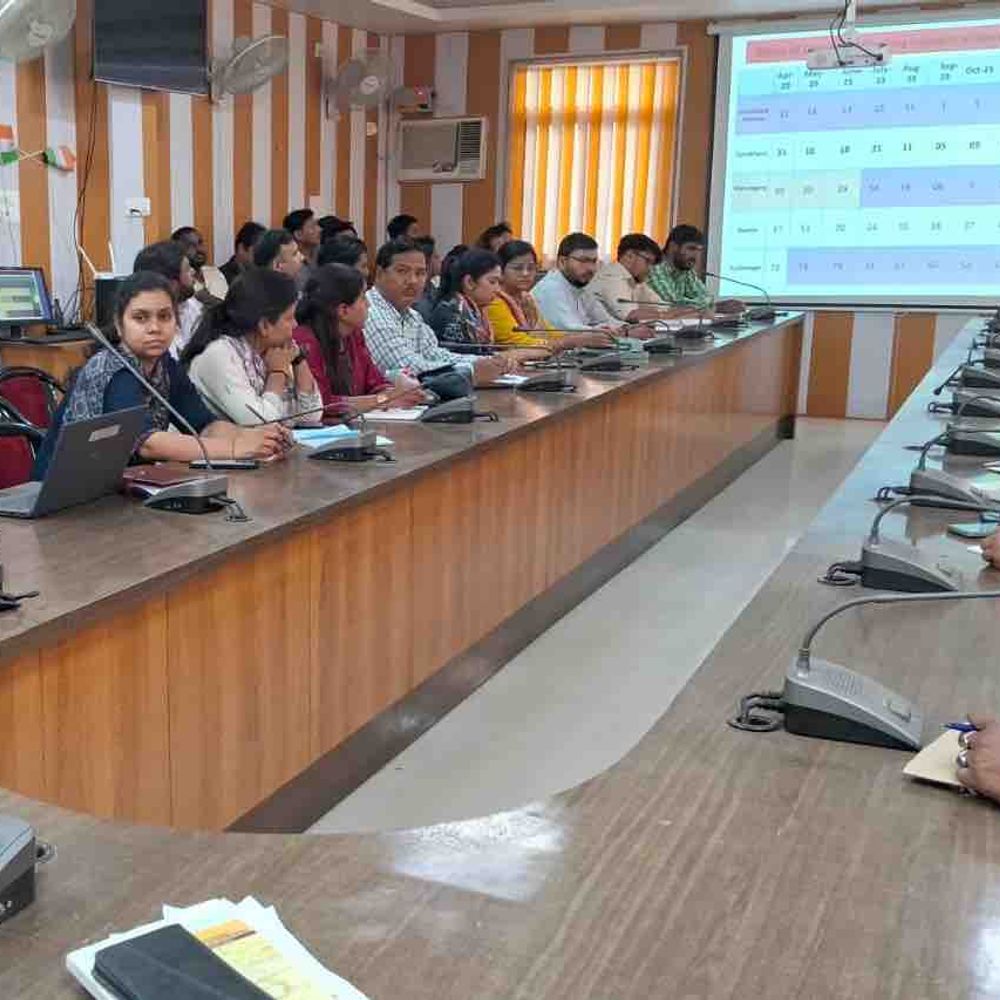 गोरखपुर में स्वास्थ्य योजनाओं की निगरानी होगी बेहतर:CMO ने ई-कवच पर समय से रिपोर्टिंग के दिए निर्देश, बोले- सटीक डेटा है जरूरी