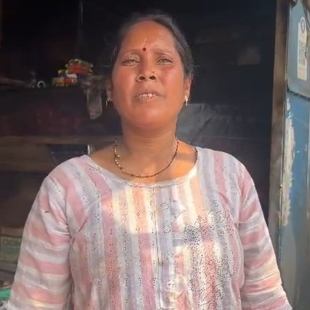 उन्नाव में गुमटी में आग, लाखों का सामान जला:महिला ने पुरानी दुश्मनी में आग लगाने का आरोप लगाया