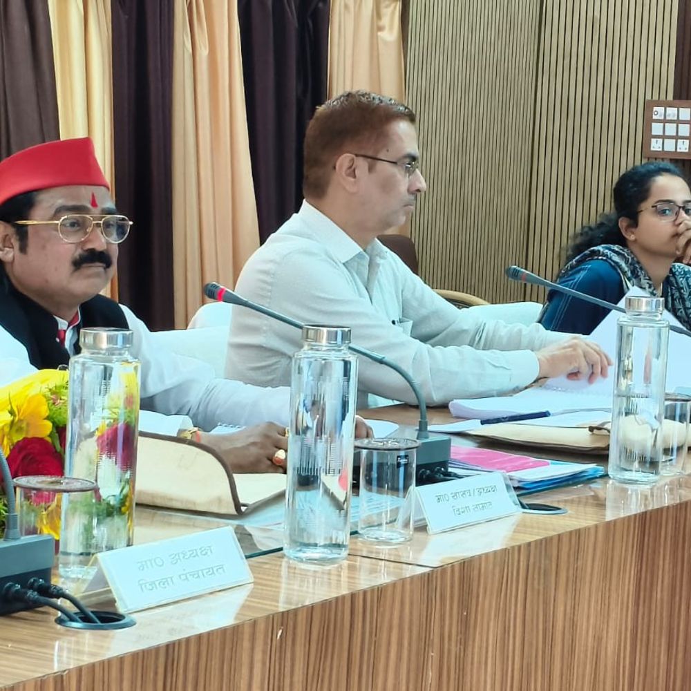 सांसद खरवार ने दिशा बैठक की समीक्षा की:सोनभद्र में योजनाओं के क्रियान्वयन में कमियां मिलने पर रिपोर्ट मांगी