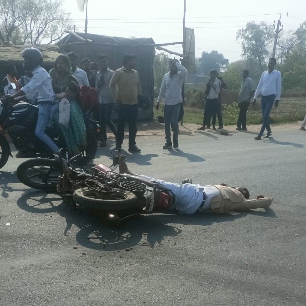 कानपुर देहात में सड़क हादसा, पेपर वितरक की मौत:ट्रक ने बाइक को मारी टक्कर, पुलिस जांच में जुटी