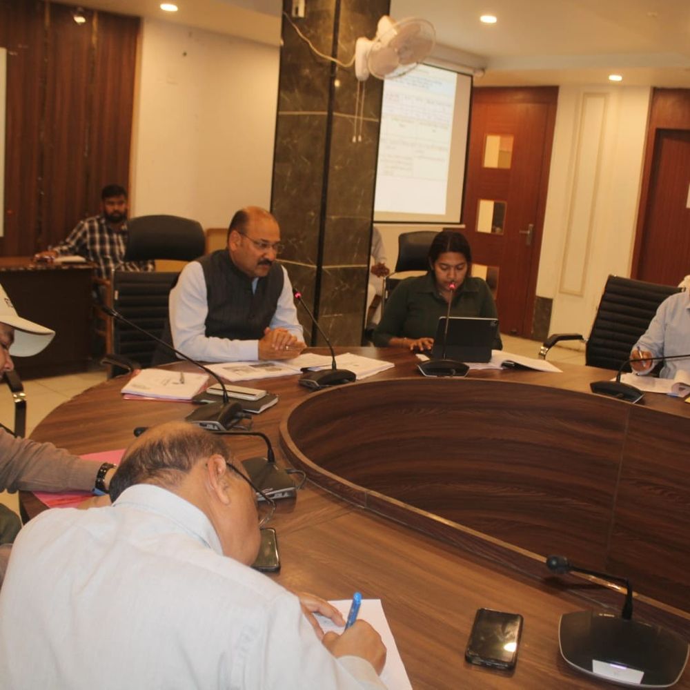 खाड़ी देशों में फंसे भारतीय, परिजनों ने मांगी मदद:जिला प्रशासन के हेल्पलाइन पर पांच लोगों ने दी सूचना