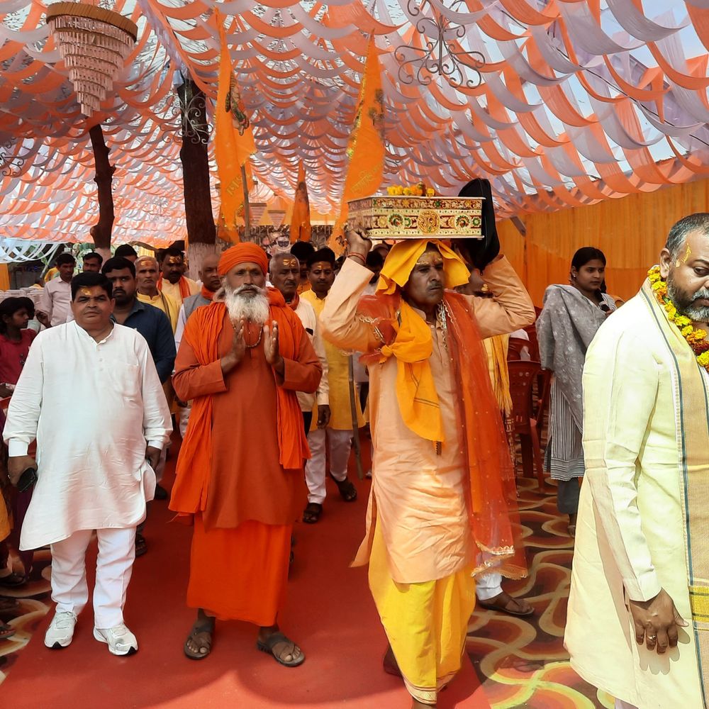 अयोध्या में सात दिवसीय भागवत कथा शुरू:इछोई गांव में निकली भव्य कलश यात्रा, सर्वेश प्रपन्नाचार्य महाराज कर रहे कथा वाचन