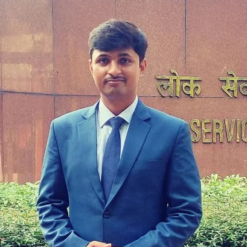 श्रावस्ती के प्रभाकर वर्मा ने दूसरी बार UPSC पास की:किसान के बेटे को 688वीं रैंक मिली, कहा- पढ़ाई के दौरान सोशल मीडिया से दूरी रखें