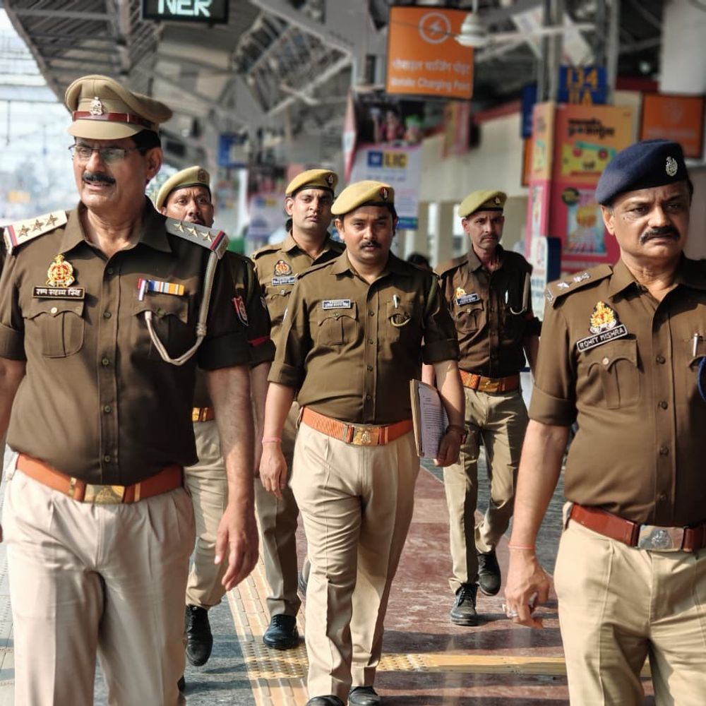 एसपी रेलवे ने लखीमपुर जीआरपी थाने का किया औचक निरीक्षण:व्यवस्थाओं का जायजा लिया, लंबित मामलों के निस्तारण के निर्देश