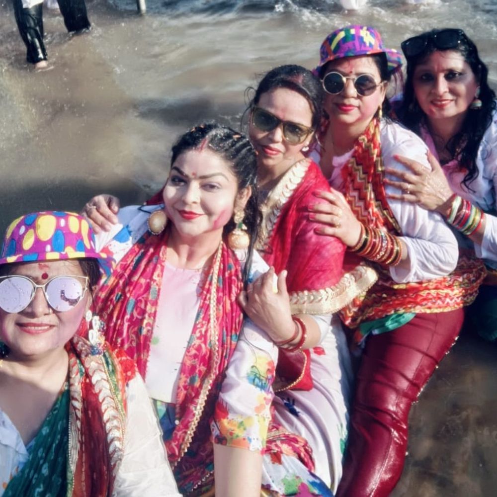 होलिया में उड़े रे गुलाल' पर जमकर झूमीं महिलाएं VIDEO:प्रयागराज में सनातन एकता मिशन ने मनाया भव्य होली महोत्सव