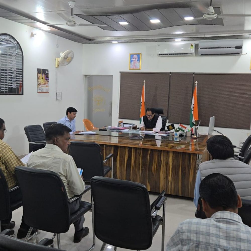 यूटिलिटी शिफ्टिंग एक सप्ताह में पूरा करने के आदेश:पटेल तिराहा-देवांगना फोरलेन सड़क चौड़ीकरण की समीक्षा बैठक में निर्देश