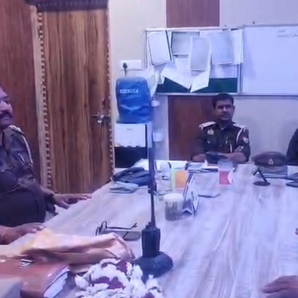 एटा में अवैध शराब बिक्री से ग्रामीण परेशान, थाने पहुंचे:पुलिस ने आरोपियों पर कठोर कार्रवाई का आश्वासन दिया