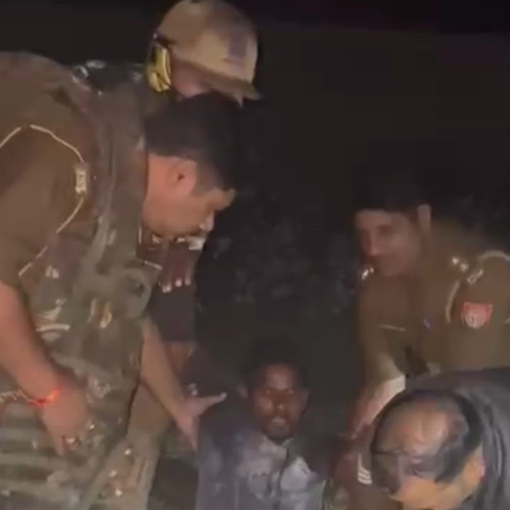 लकड़ी व्यवसायी हत्याकांड का मुख्य आरोपी मुठभेड़ में गिरफ्तार:अंबेडकरनगर में 3 मार्च को हुई हत्या का खुलासा, लूट के बाद साथी को भी जहर देकर मारा